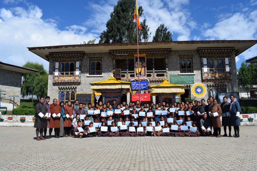 Staff with students who received Certificate in Unit Test